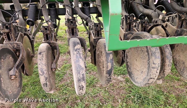 image for item DT7686 John Deere 455 grain drill