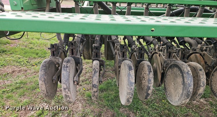 image for item DT7686 John Deere 455 grain drill