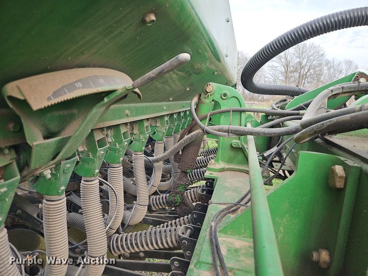 image for item DT7686 John Deere 455 grain drill
