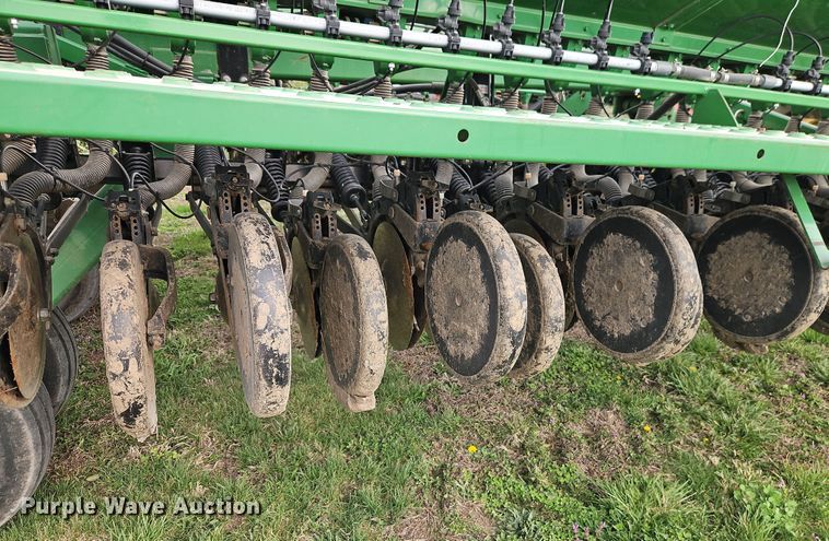 image for item DT7686 John Deere 455 grain drill