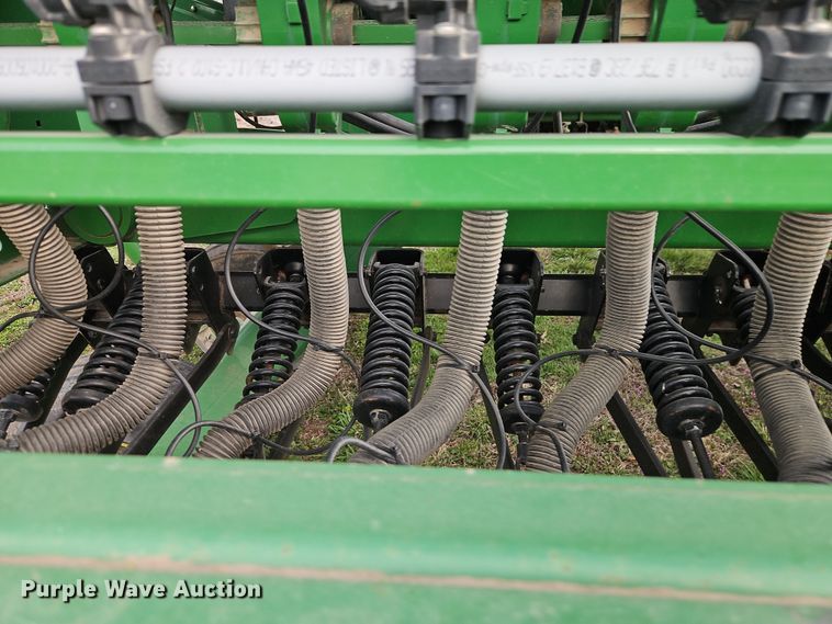 image for item DT7686 John Deere 455 grain drill