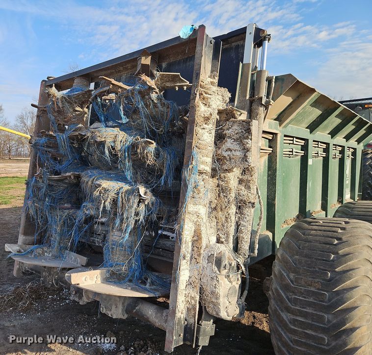 image for item DT7687 Arts Way 690700 manure spreader