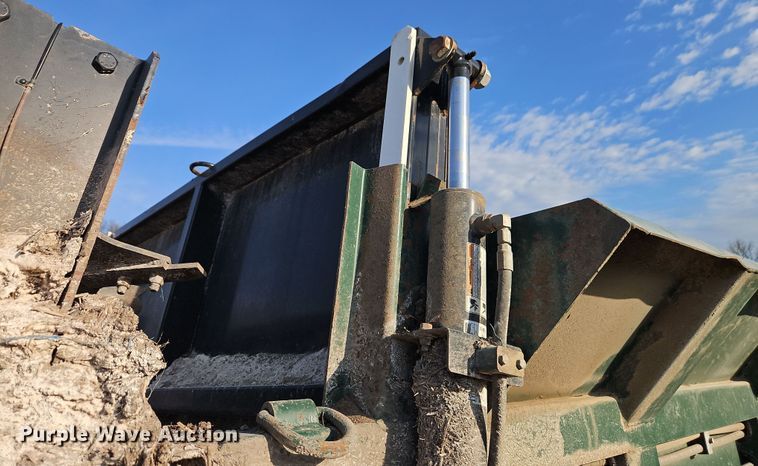 image for item DT7687 Arts Way 690700 manure spreader