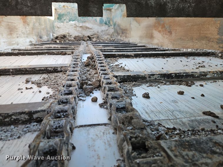 image for item DT7687 Arts Way 690700 manure spreader