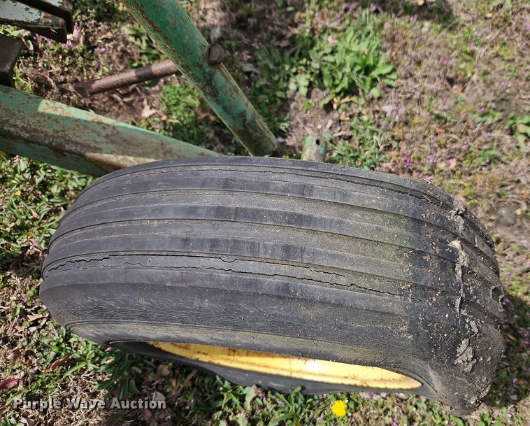 image for item DT7694 John Deere toolbar