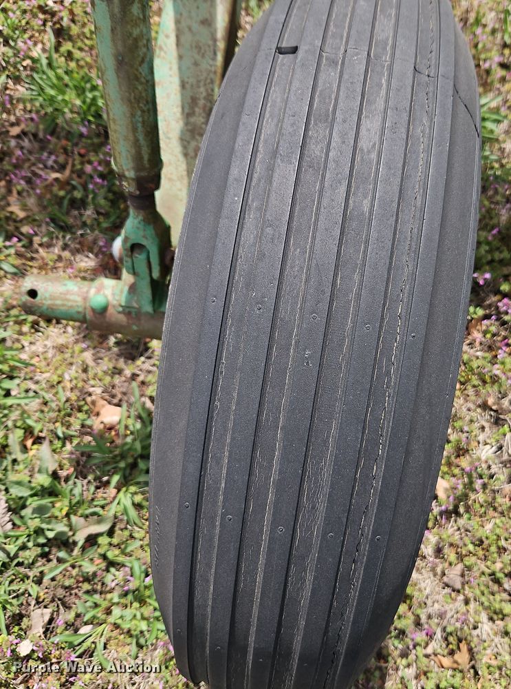 image for item DT7694 John Deere toolbar