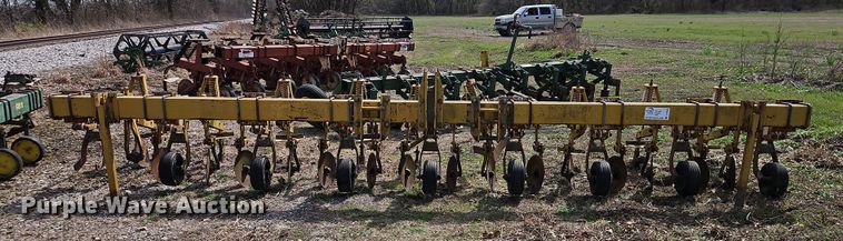 image for item DT7695 Buffalo 4640-3-30 row crop cultivator