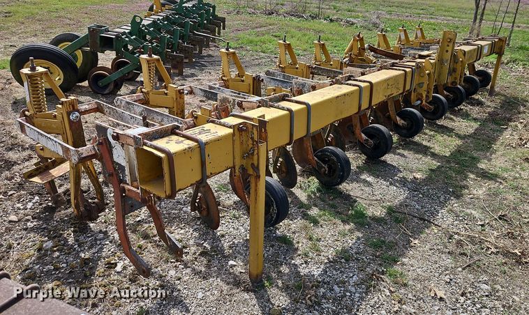 image for item DT7695 Buffalo 4640-3-30 row crop cultivator