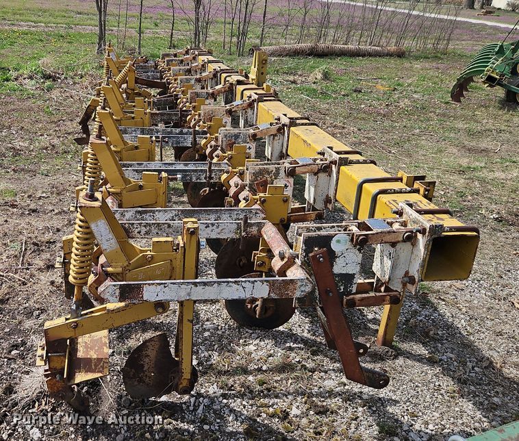 image for item DT7695 Buffalo 4640-3-30 row crop cultivator