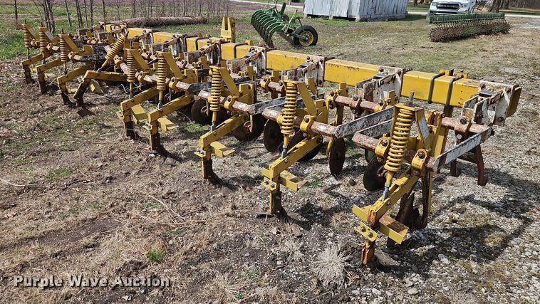 image for item DT7695 Buffalo 4640-3-30 row crop cultivator