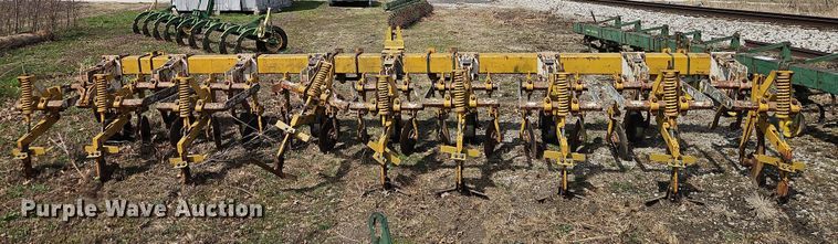 image for item DT7695 Buffalo 4640-3-30 row crop cultivator