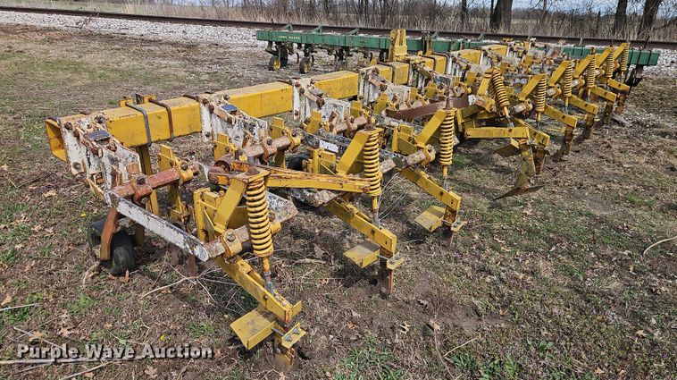 image for item DT7695 Buffalo 4640-3-30 row crop cultivator
