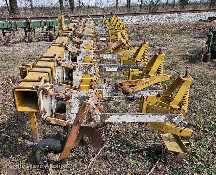 image for item DT7695 Buffalo 4640-3-30 row crop cultivator