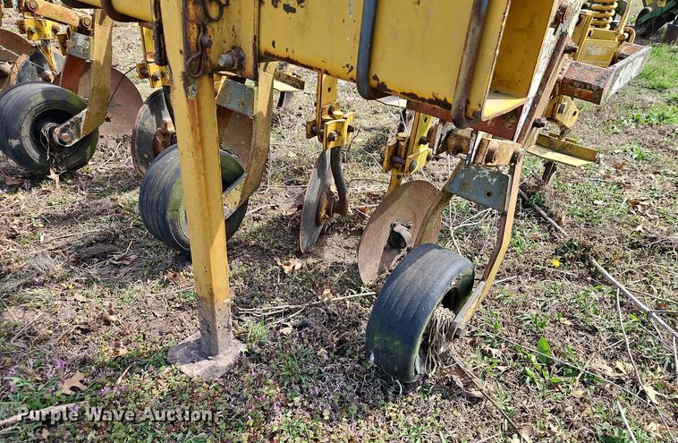 image for item DT7695 Buffalo 4640-3-30 row crop cultivator
