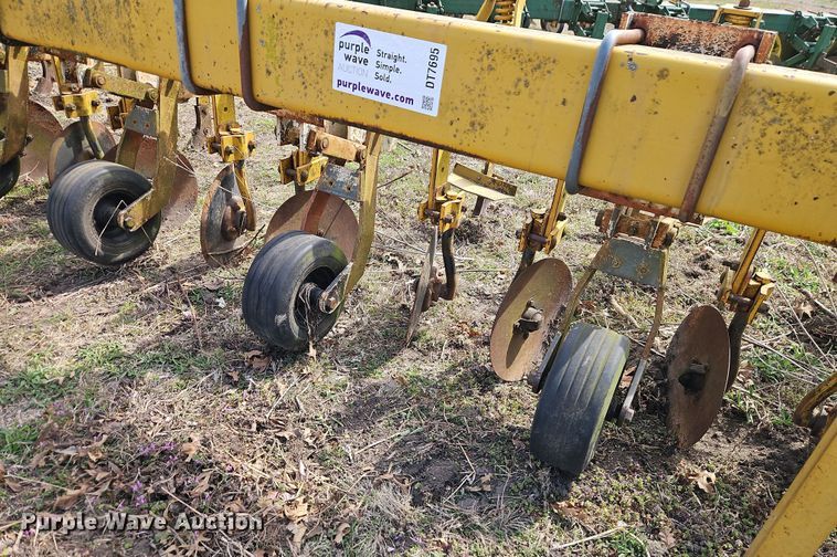 image for item DT7695 Buffalo 4640-3-30 row crop cultivator