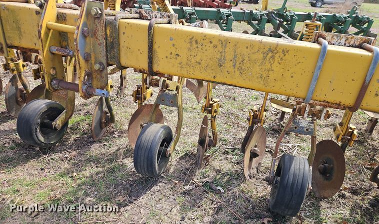 image for item DT7695 Buffalo 4640-3-30 row crop cultivator