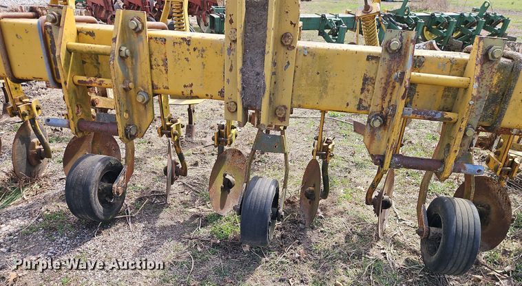 image for item DT7695 Buffalo 4640-3-30 row crop cultivator