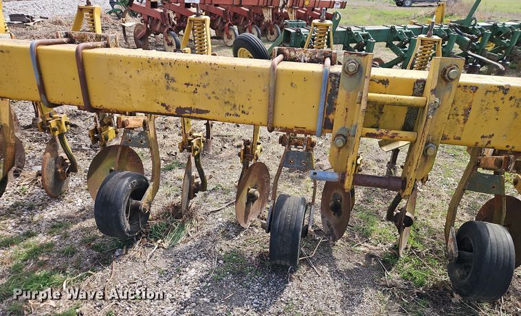 image for item DT7695 Buffalo 4640-3-30 row crop cultivator