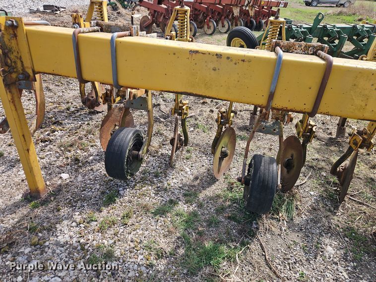 image for item DT7695 Buffalo 4640-3-30 row crop cultivator