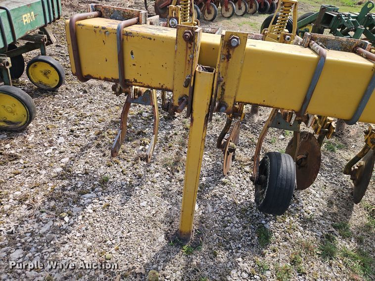 image for item DT7695 Buffalo 4640-3-30 row crop cultivator