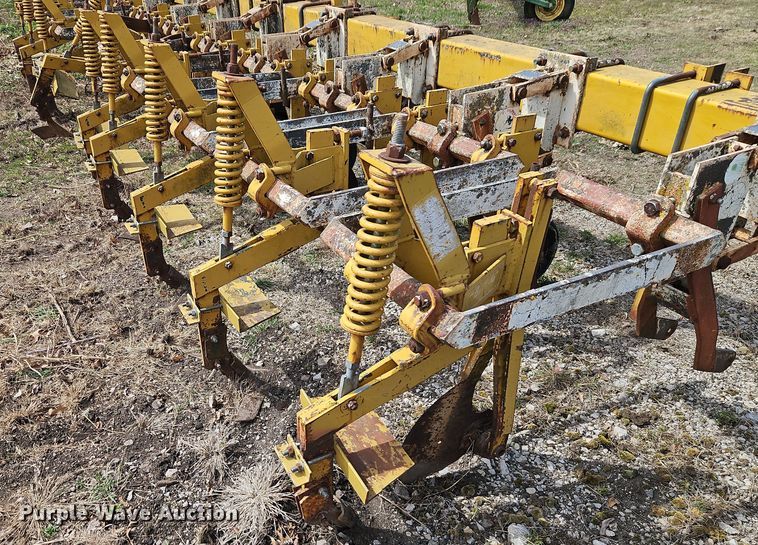 image for item DT7695 Buffalo 4640-3-30 row crop cultivator