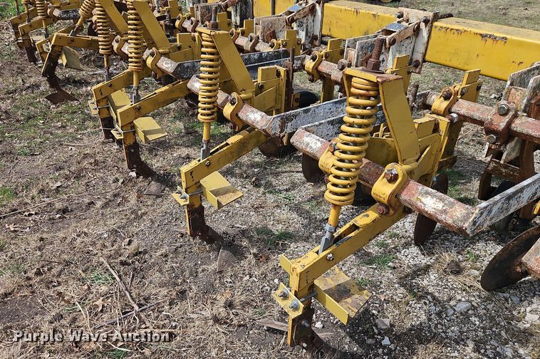 image for item DT7695 Buffalo 4640-3-30 row crop cultivator