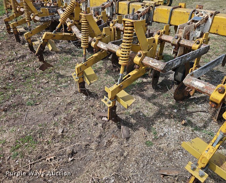 image for item DT7695 Buffalo 4640-3-30 row crop cultivator