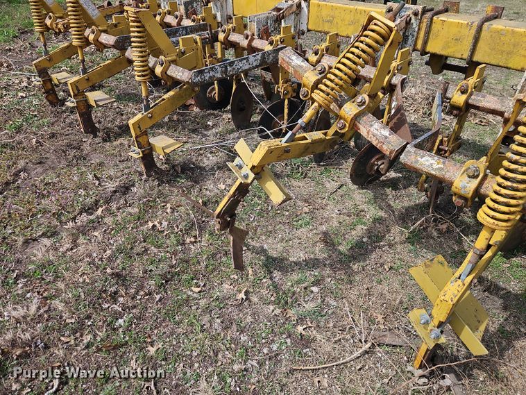 image for item DT7695 Buffalo 4640-3-30 row crop cultivator