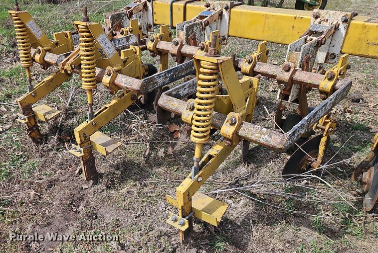 image for item DT7695 Buffalo 4640-3-30 row crop cultivator
