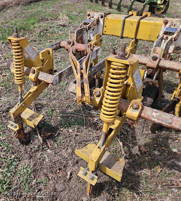 image for item DT7695 Buffalo 4640-3-30 row crop cultivator