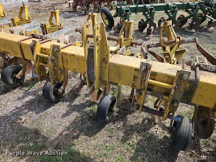 image for item DT7695 Buffalo 4640-3-30 row crop cultivator