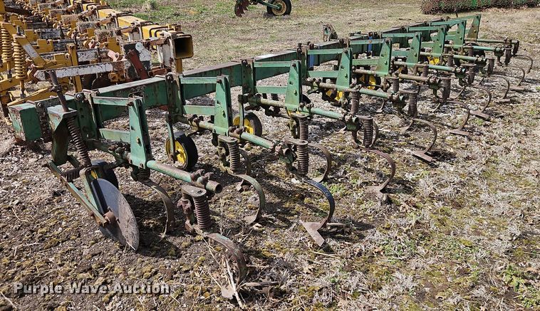image for item DT7697 John Deere ER014 field cultivator