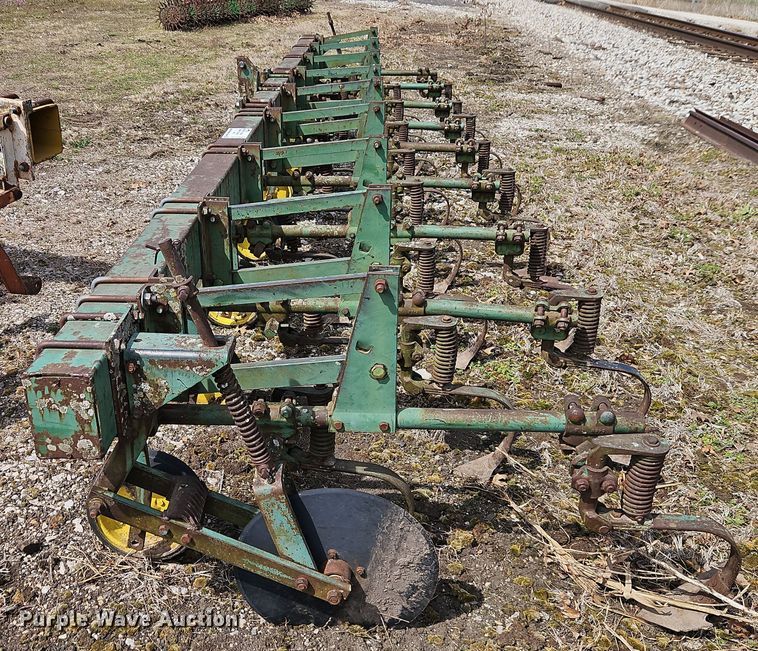 image for item DT7697 John Deere ER014 field cultivator
