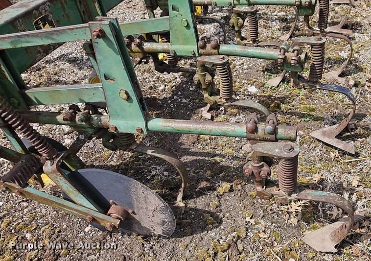 image for item DT7697 John Deere ER014 field cultivator