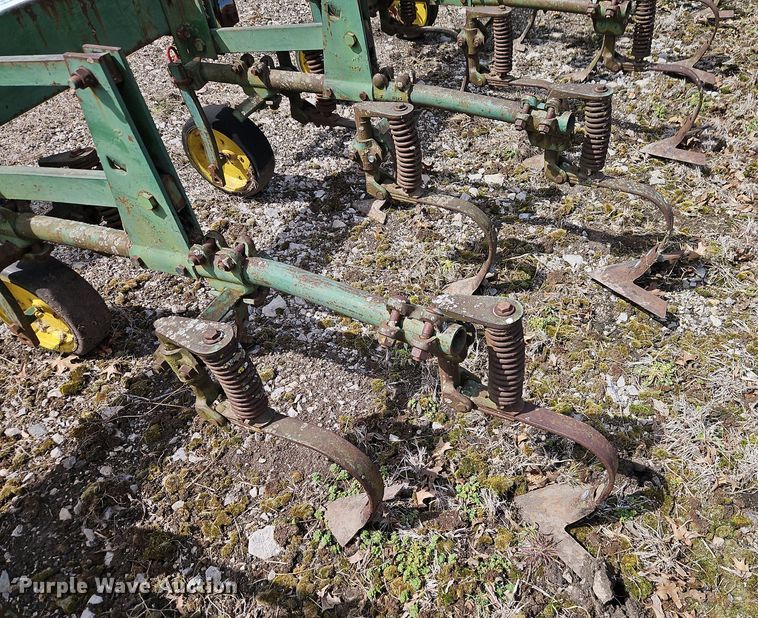 image for item DT7697 John Deere ER014 field cultivator