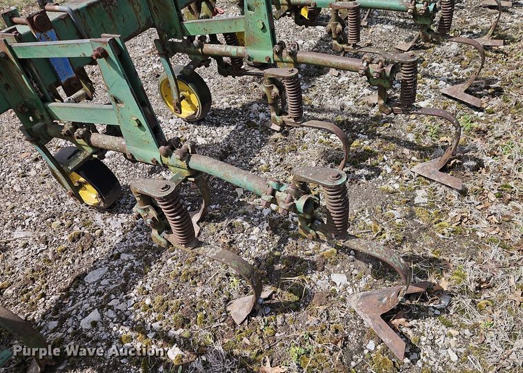 image for item DT7697 John Deere ER014 field cultivator