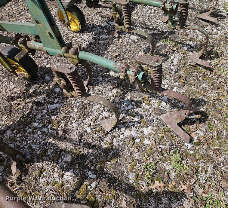 image for item DT7697 John Deere ER014 field cultivator