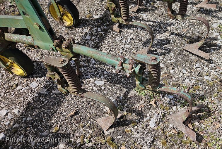 image for item DT7697 John Deere ER014 field cultivator