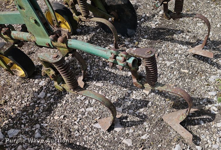 image for item DT7697 John Deere ER014 field cultivator