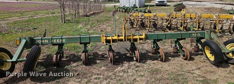 image for item DT7698 John Deere 720 ridge till row cleaner