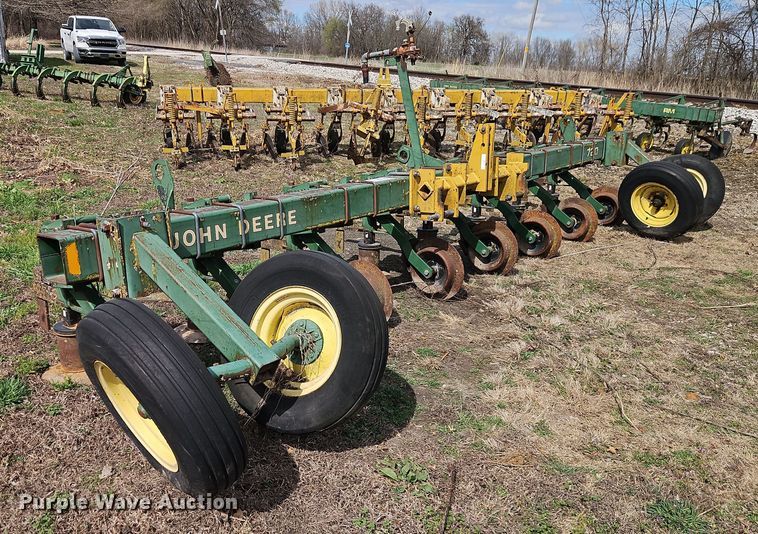 image for item DT7698 John Deere 720 ridge till row cleaner