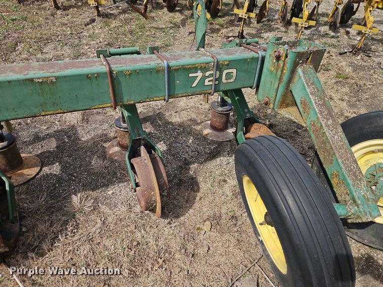 image for item DT7698 John Deere 720 ridge till row cleaner