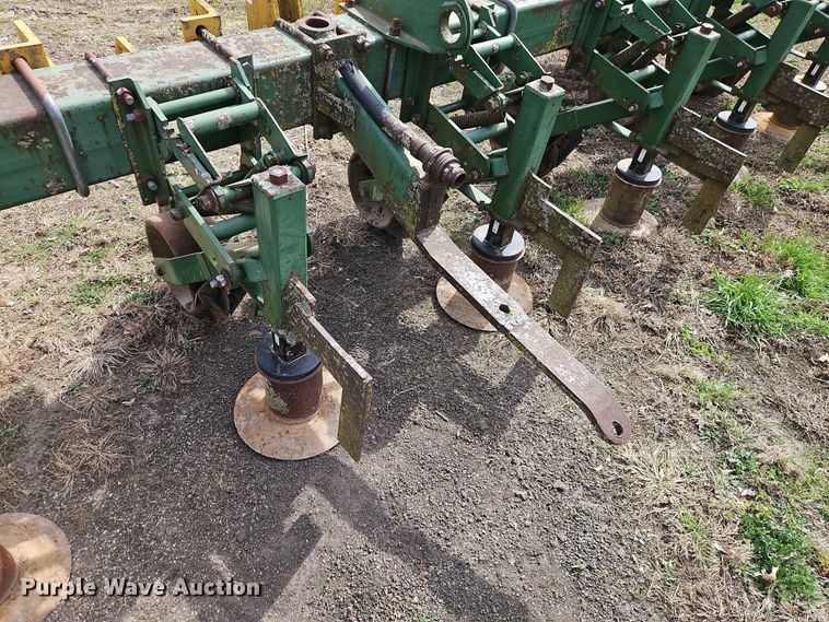 image for item DT7698 John Deere 720 ridge till row cleaner