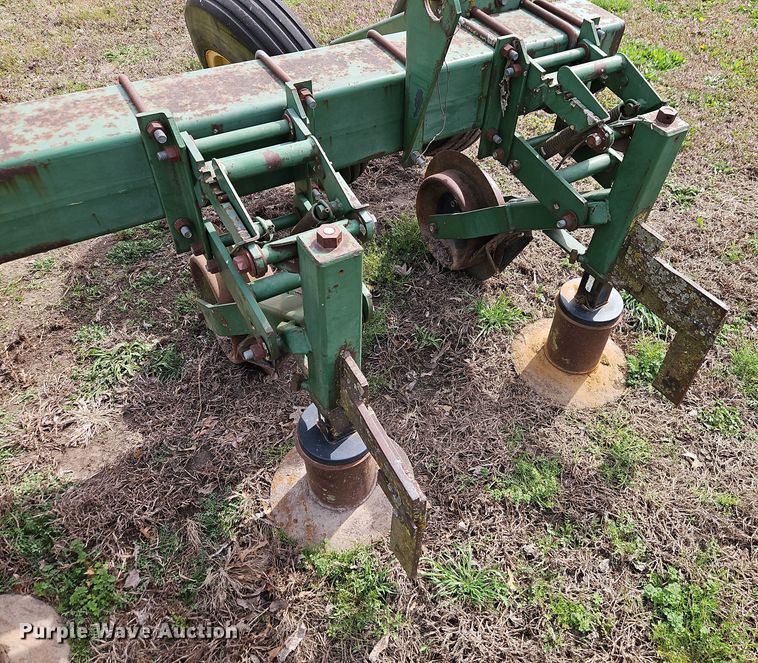 image for item DT7698 John Deere 720 ridge till row cleaner