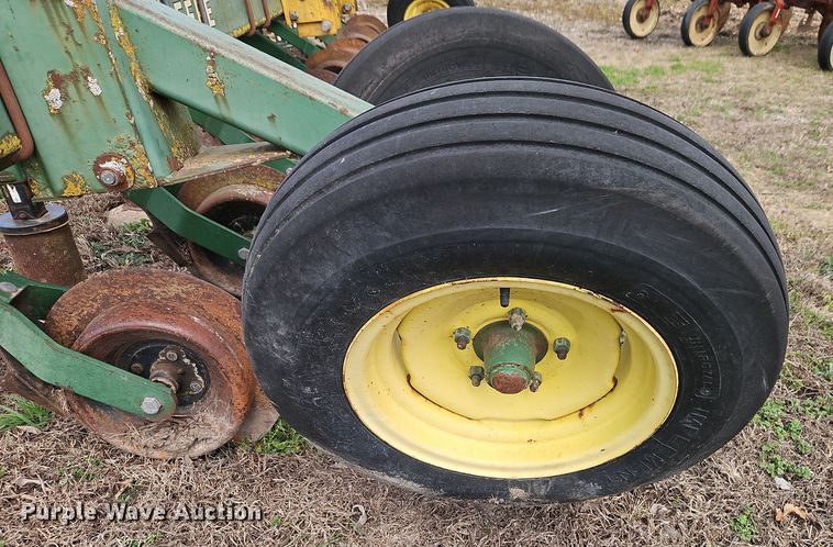 image for item DT7698 John Deere 720 ridge till row cleaner