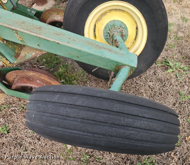 image for item DT7698 John Deere 720 ridge till row cleaner