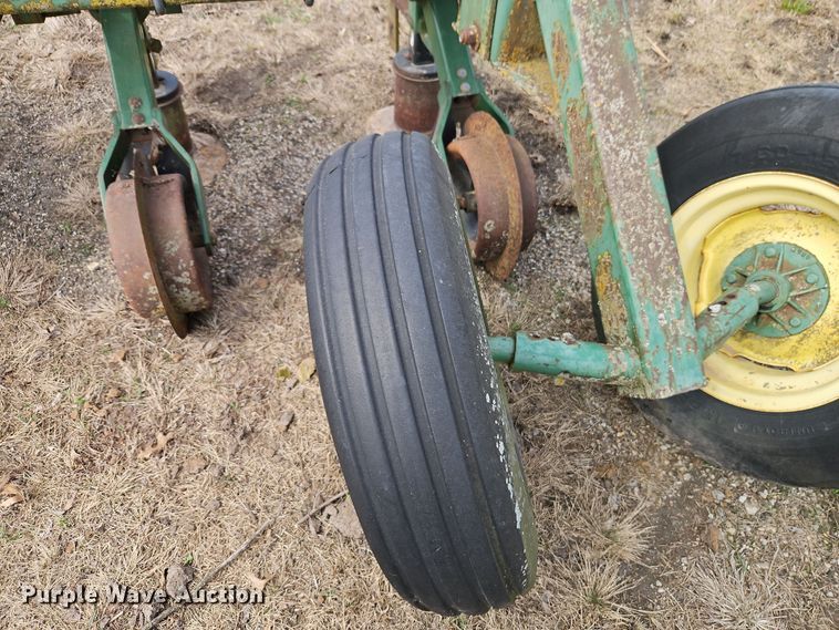 image for item DT7698 John Deere 720 ridge till row cleaner