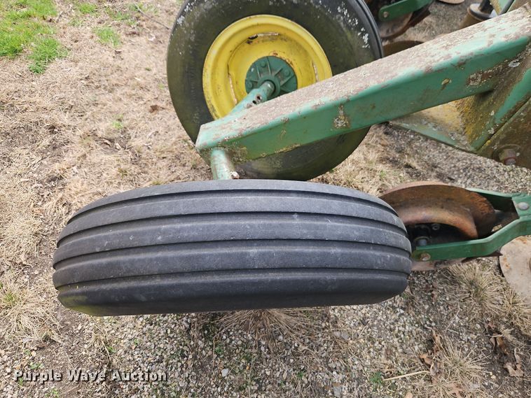 image for item DT7698 John Deere 720 ridge till row cleaner