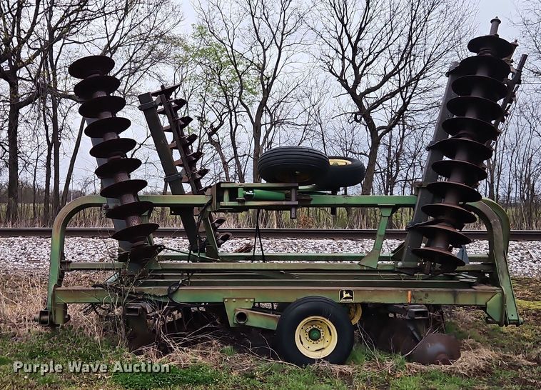 image for item DT7704 John Deere 335 tandem disk