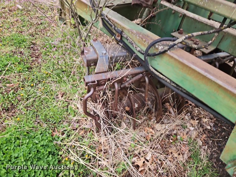 image for item DT7704 John Deere 335 tandem disk